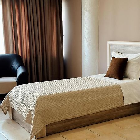 Hotel Terminal Tirana Bregu i Lumit Εξωτερικό φωτογραφία