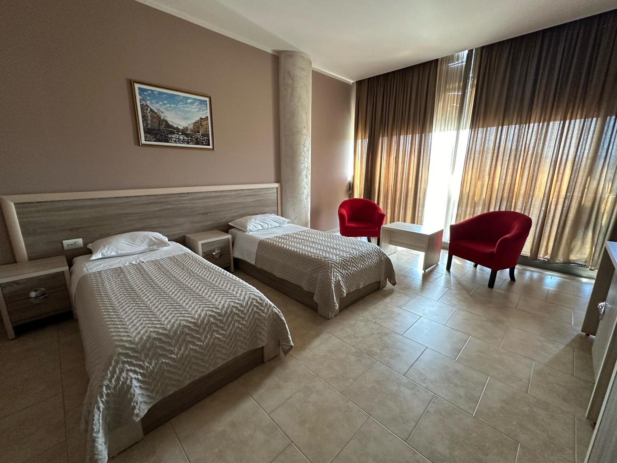 Hotel Terminal Tirana Bregu i Lumit Εξωτερικό φωτογραφία
