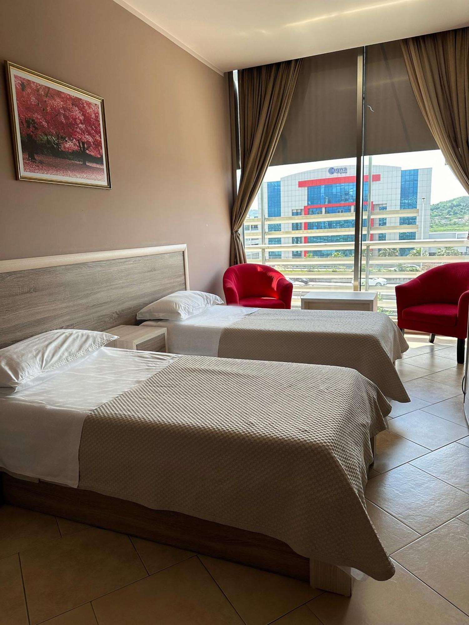 Hotel Terminal Tirana Bregu i Lumit Εξωτερικό φωτογραφία